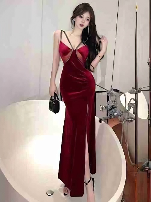ModaFesta - v-neck-spit-velvet-dress-red