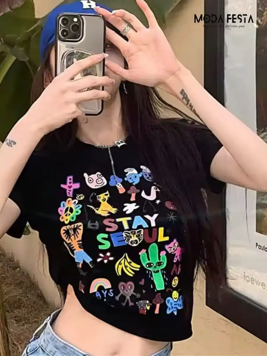 ModaFesta -graffiti-print-crop-t-shirt-black