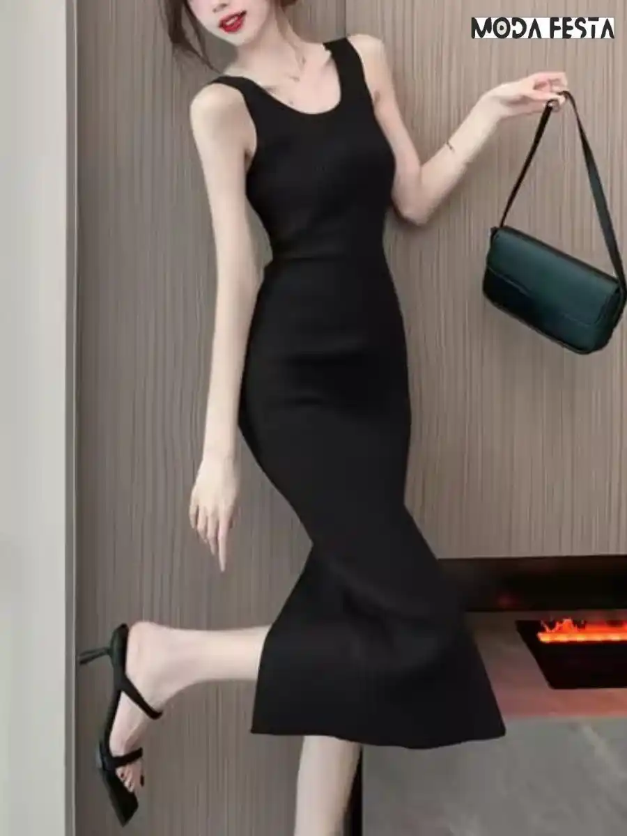ModaFesta -elegant-back-styling-knit-dress-black