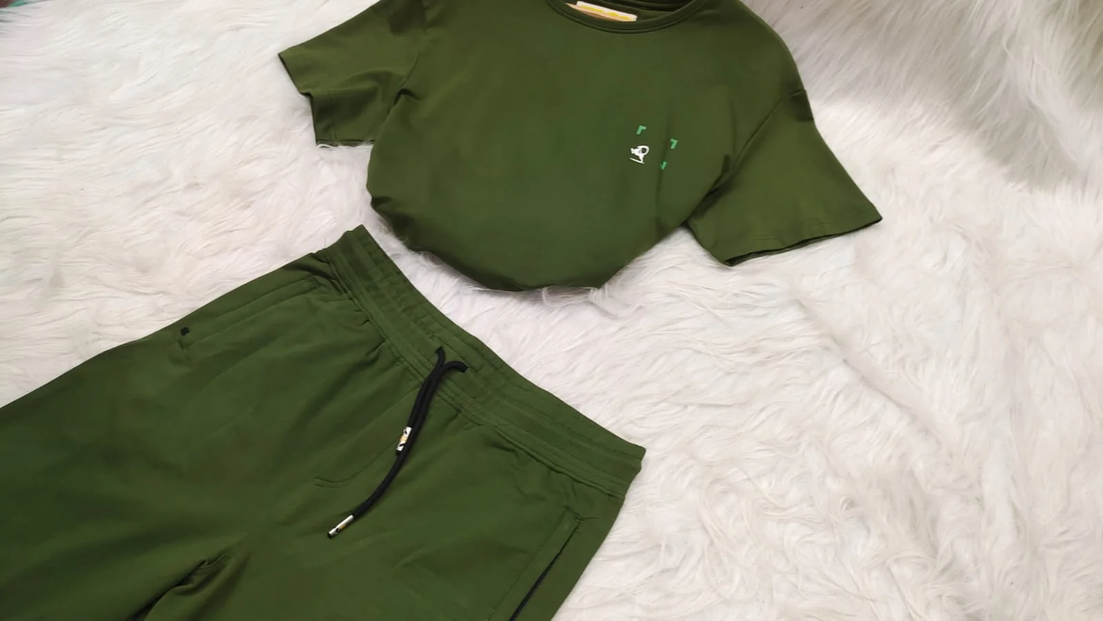 ModaFesta -t-shirt-with-shorts-set-olive-green