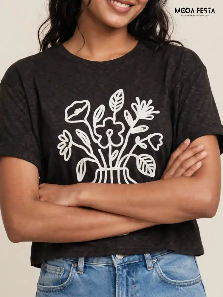 ModaFesta -minimalist-floral-outline-crop-tee