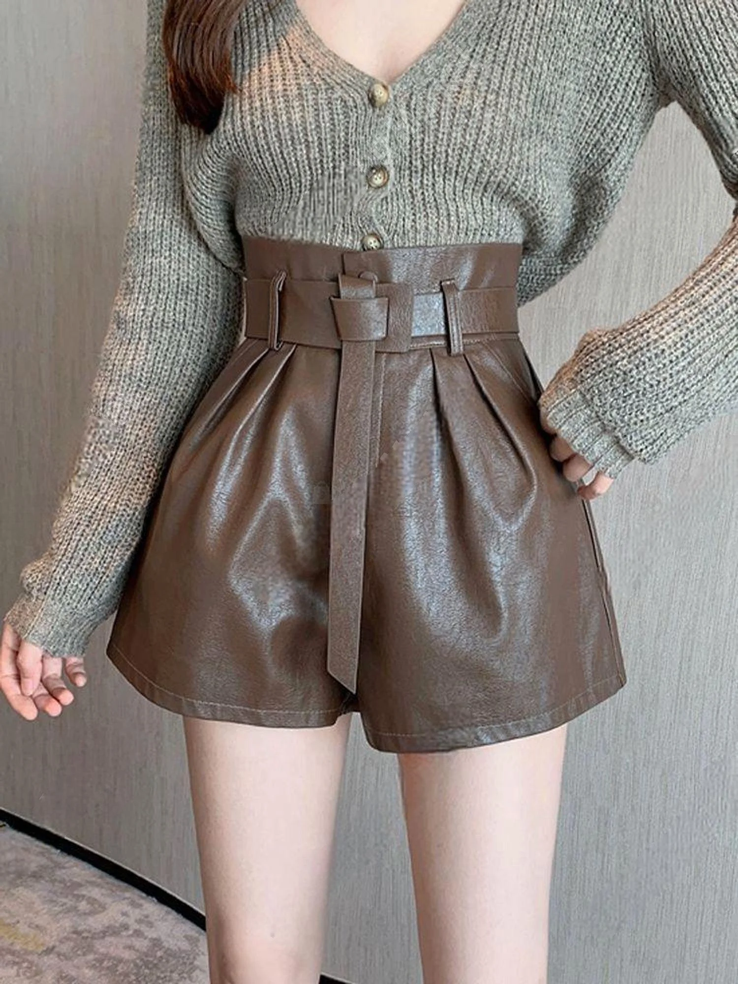 ModaFesta -brown-leather-shorts-02-