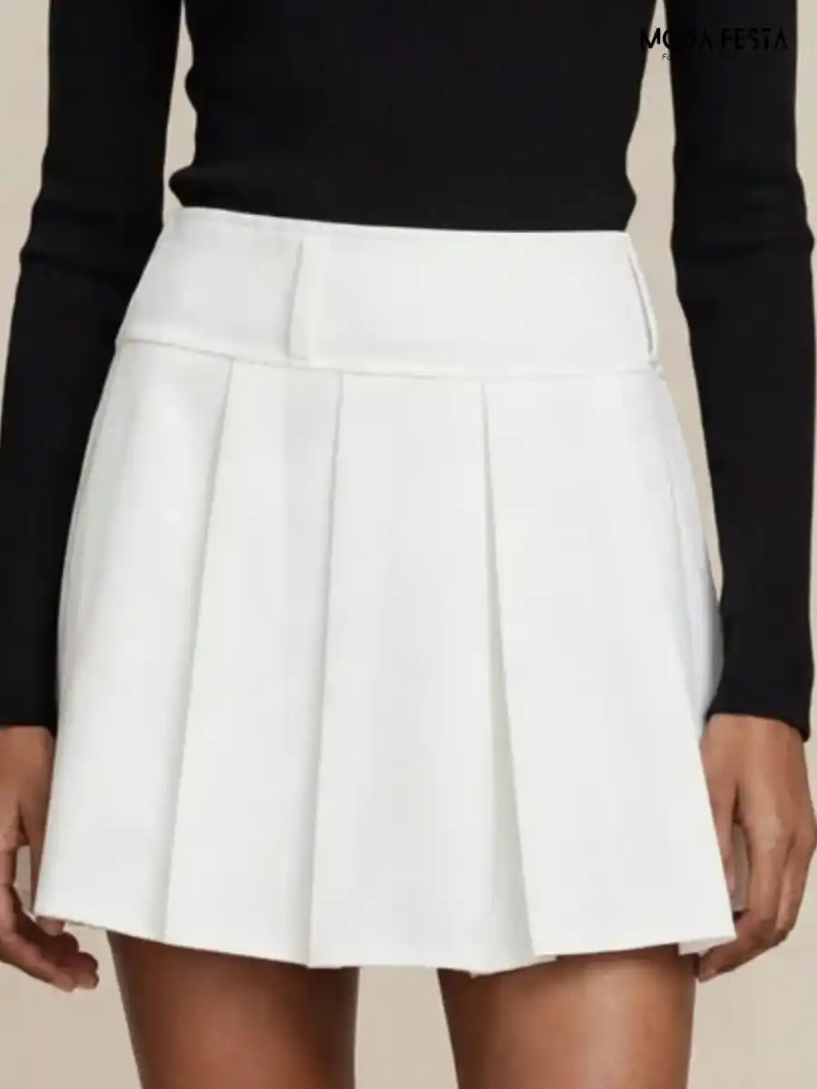 Chic White Pleated Mini Skirt