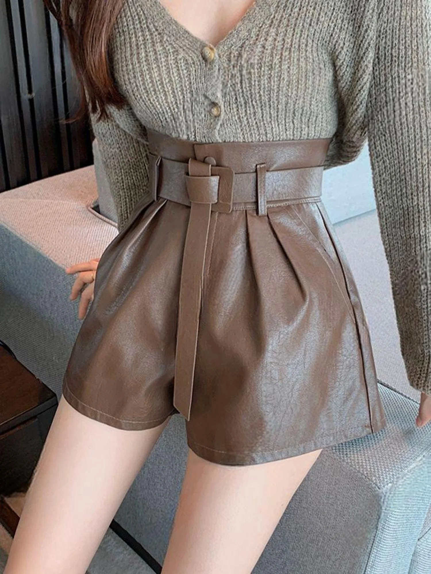ModaFesta -brown-leather-shorts-02-